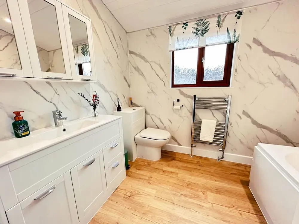Stunning 3 Bedroom Lodge With Hot Tub in York