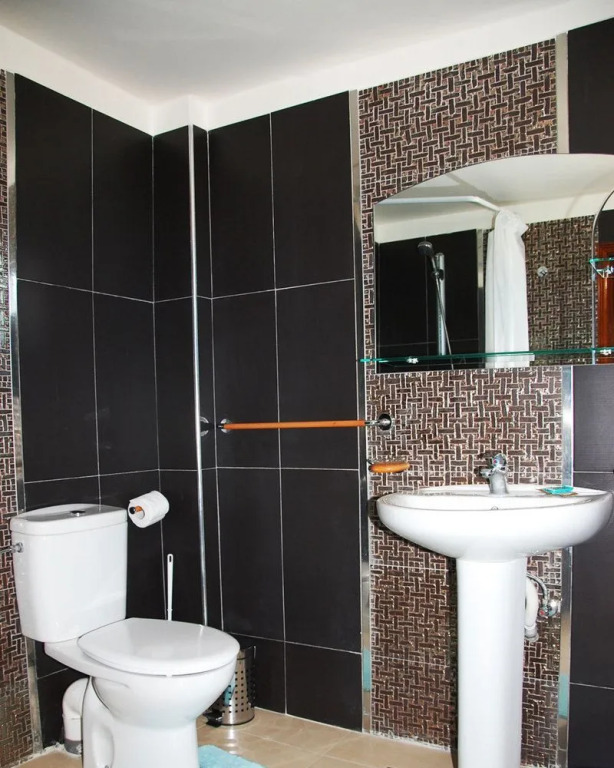 Ambassy Hotel