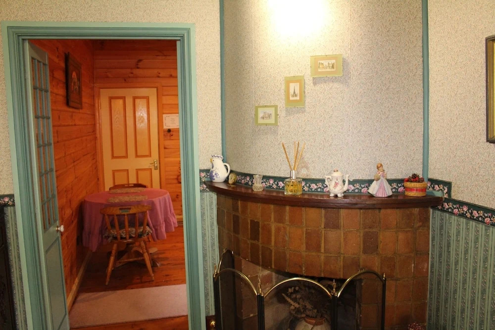 Ambrose Cottage Front Apt
