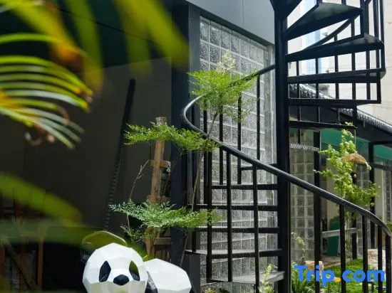 The Hidden House (Cheng Du Kuanzhai Alley People's Park Subway Station Branch)