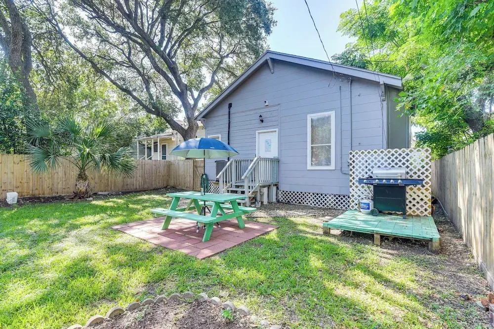 1/2 Mi to Seawall! Family Home w/ Furnished Patio