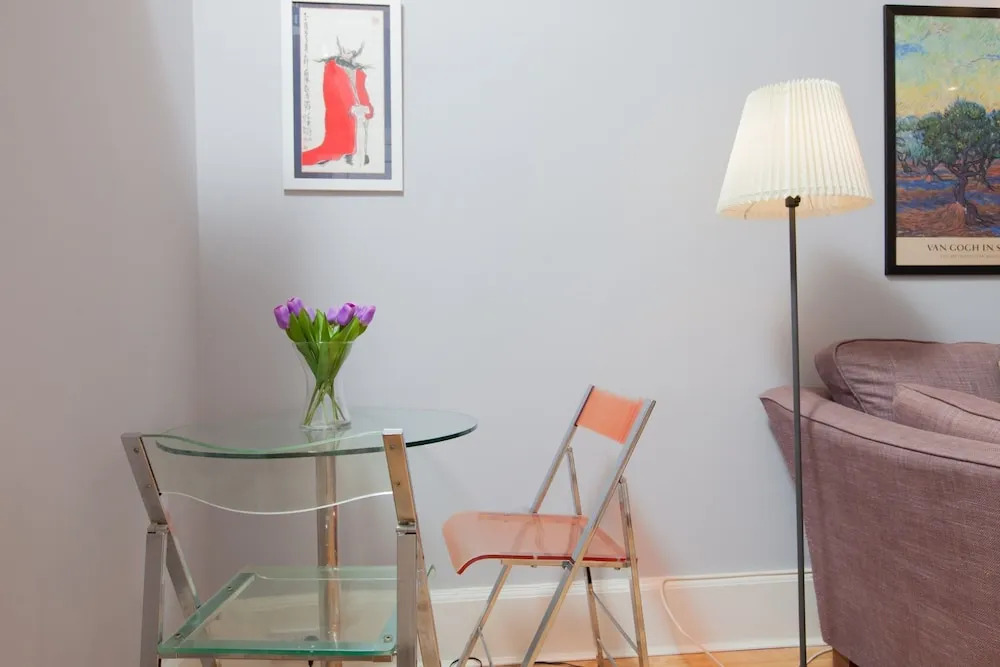 Traditional 1BR Tenement in Leith Walk Area for 2