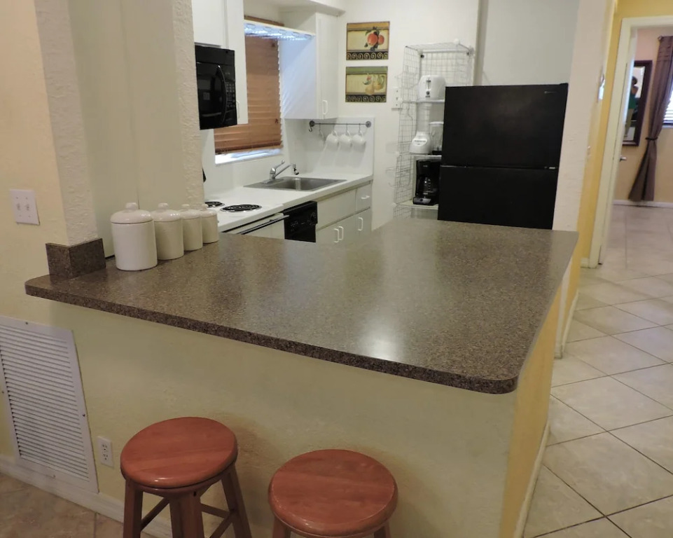 Oceanfront 1/1 for 4, Pool & Beach