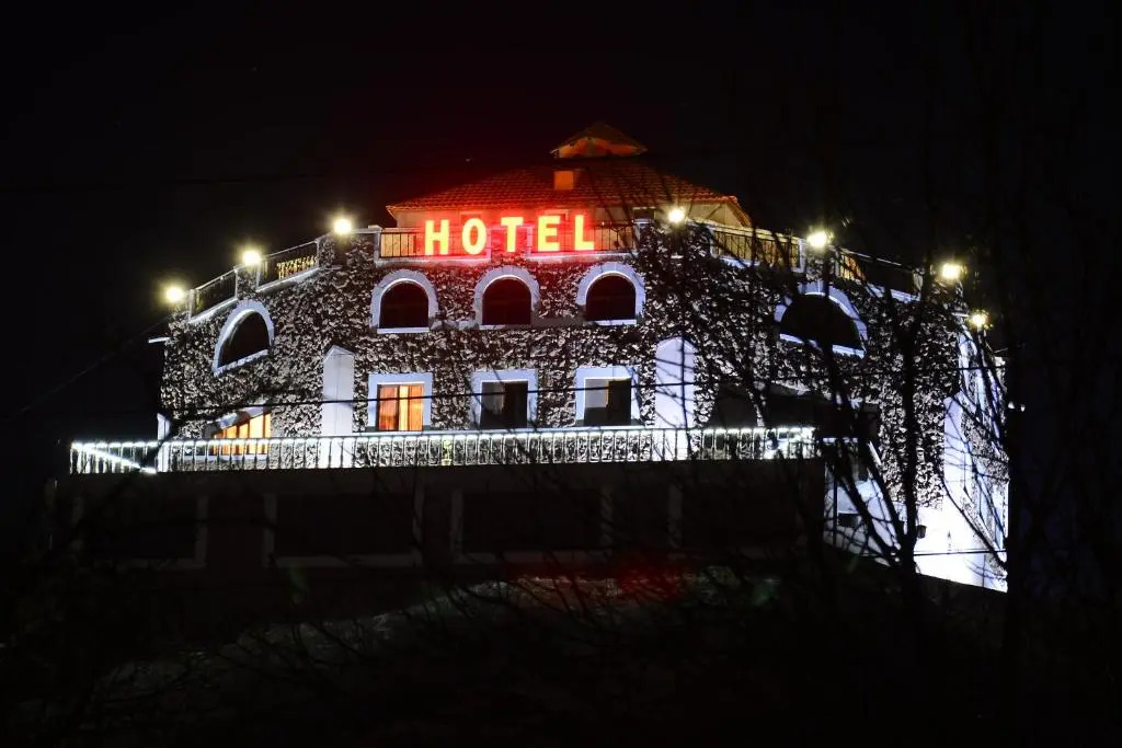 Амротс Отель