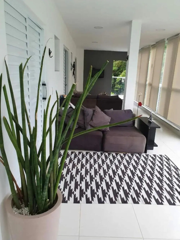 Casa com piscina e churrasqueira em Massaguaçu SP