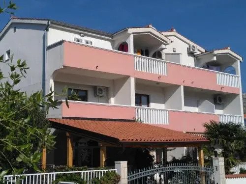 Ivano Apartments