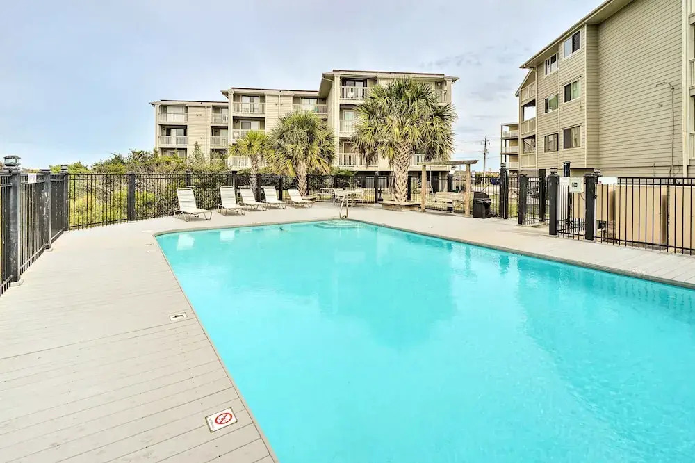Coastal Condo w/ Pool Access - Steps to Beach