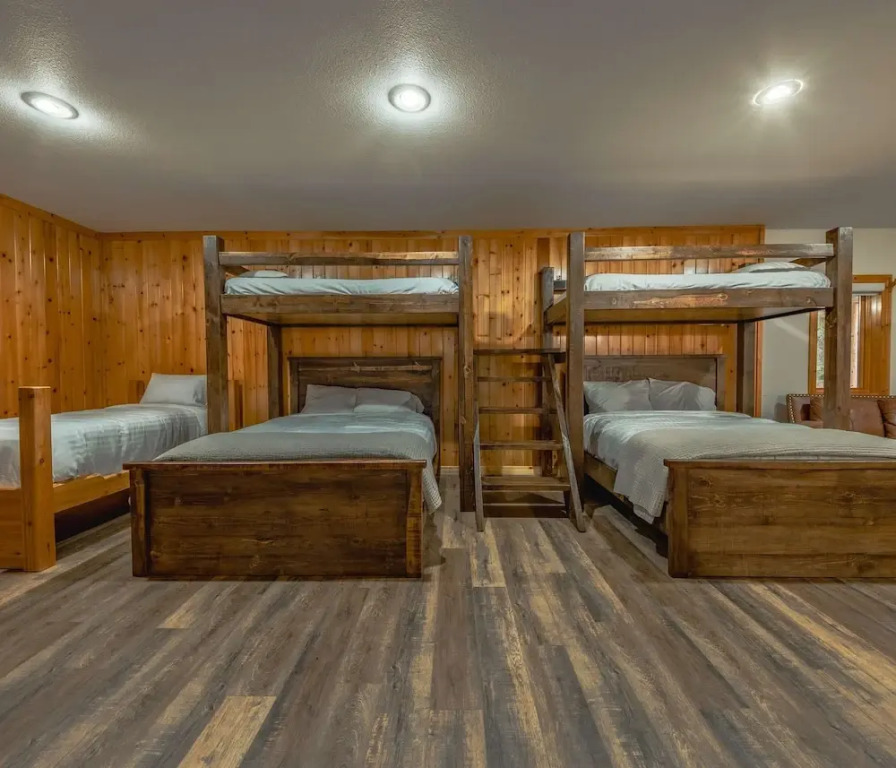 Wilderness Club Lodge For 25