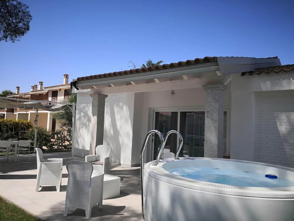 Ikebana Villas Porto Pino Beach