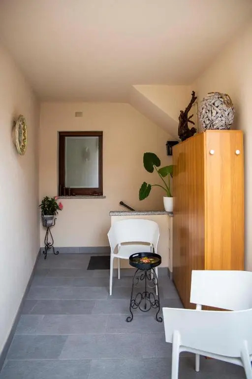 LE RONDINI - Courtyard apartment with balcony & terrace