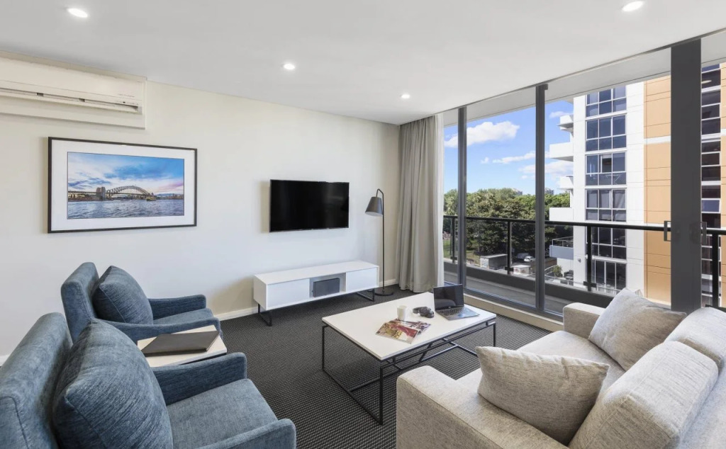 Meriton Suites Waterloo
