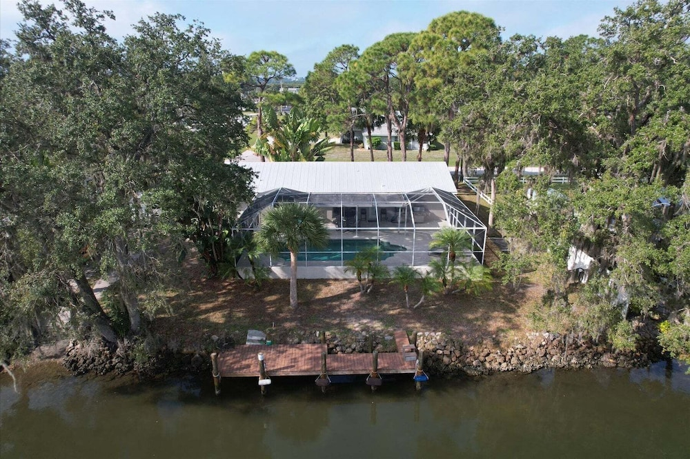 Pcr9170 - Englewood 2 Bedroom Canalfront Pool Cottage