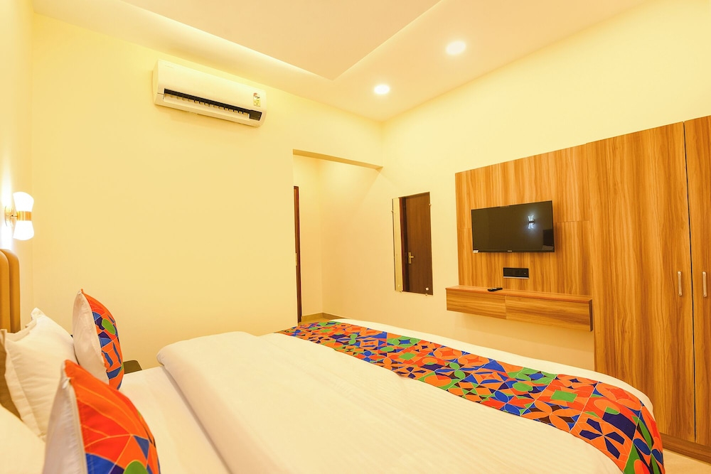 Fabhotel Pvs Grand