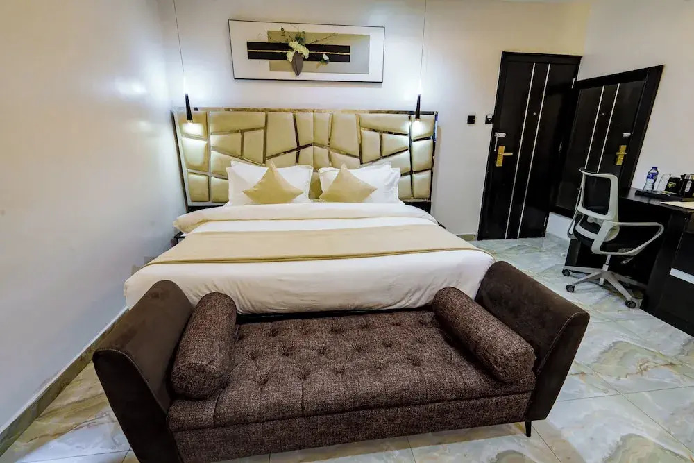 Roston Hotels
