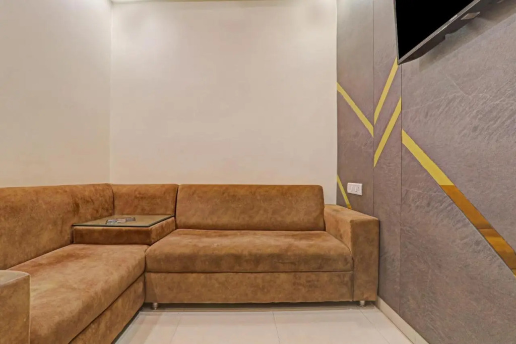 OYO Townhouse 1085 Hotel A Residency
