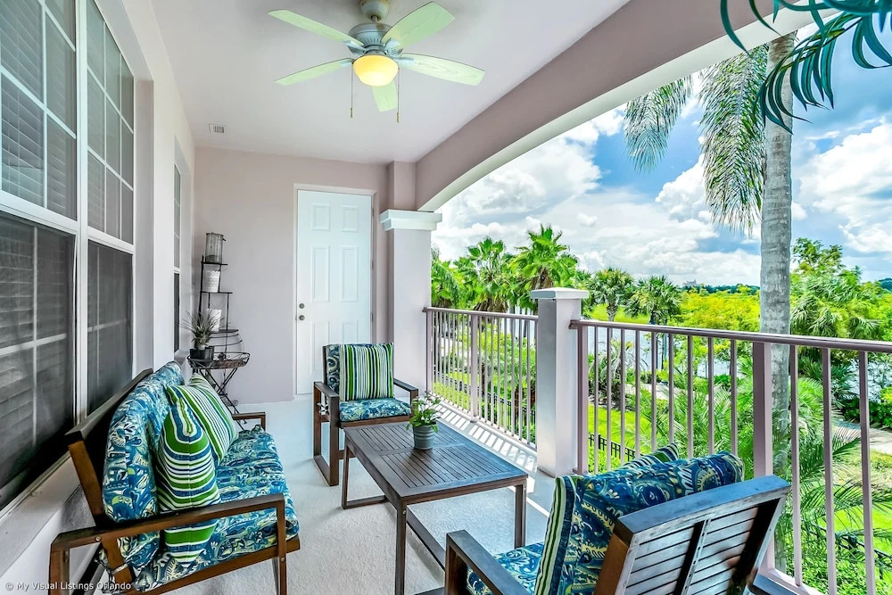 Renata's Waterscape Deluxe 3 Bedroom Condo by RedAwning