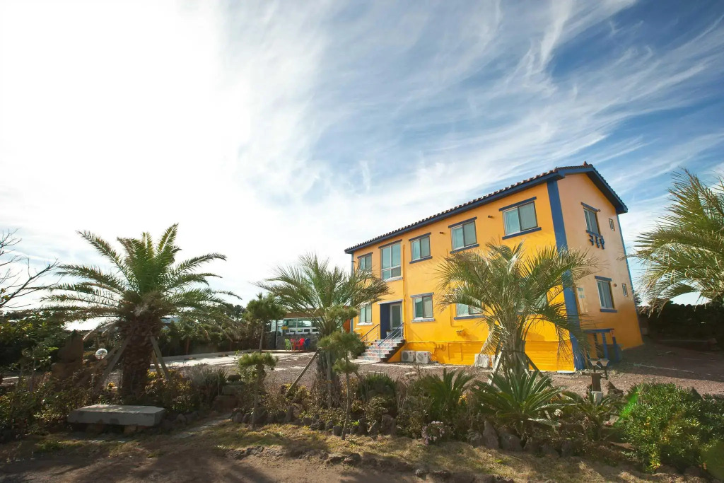 Gurembat House - Blue 103
