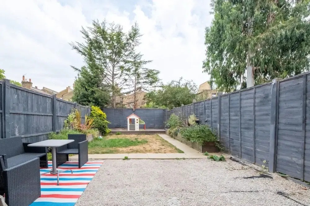 Lovely 3 Bedroom Apartment in Clapton With Garden