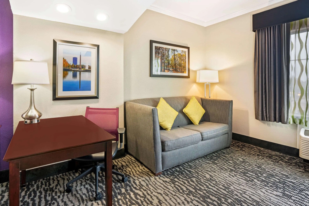 La Quinta by Wyndham Houston - Magnolia