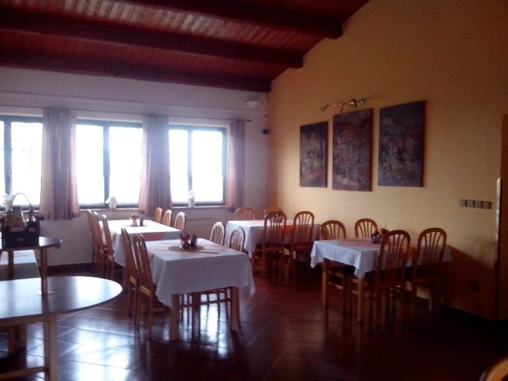 Restaurant & Pension u Hradu