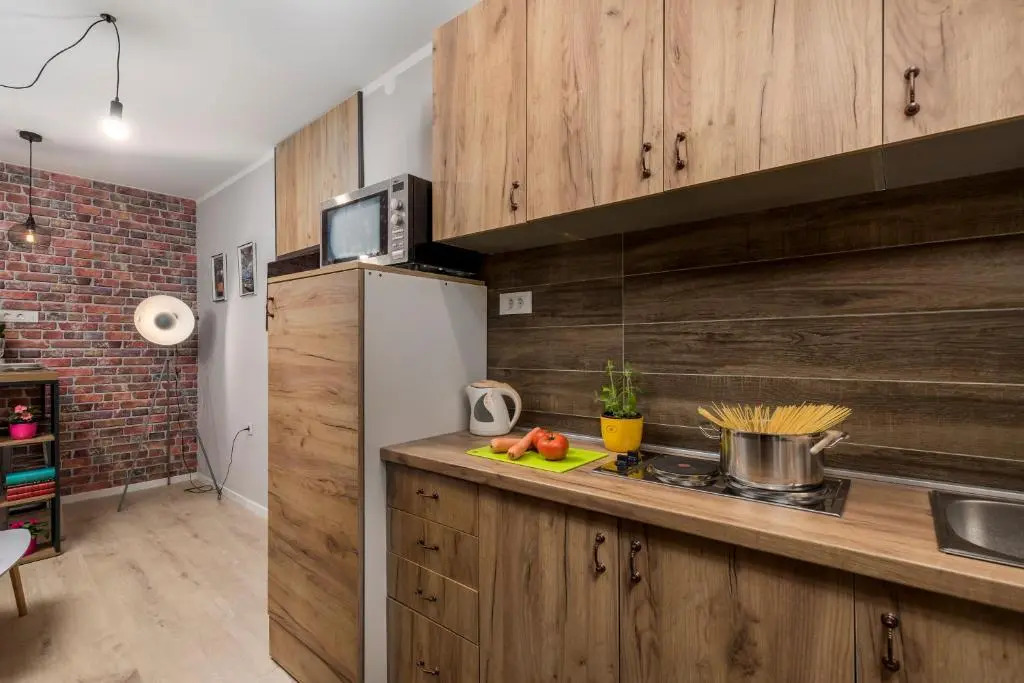 4 Season Apartments