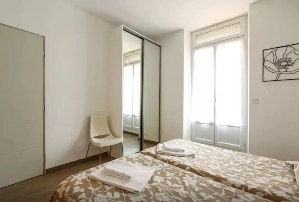 Sunny and Modern 1 Bedroom with Balcony2