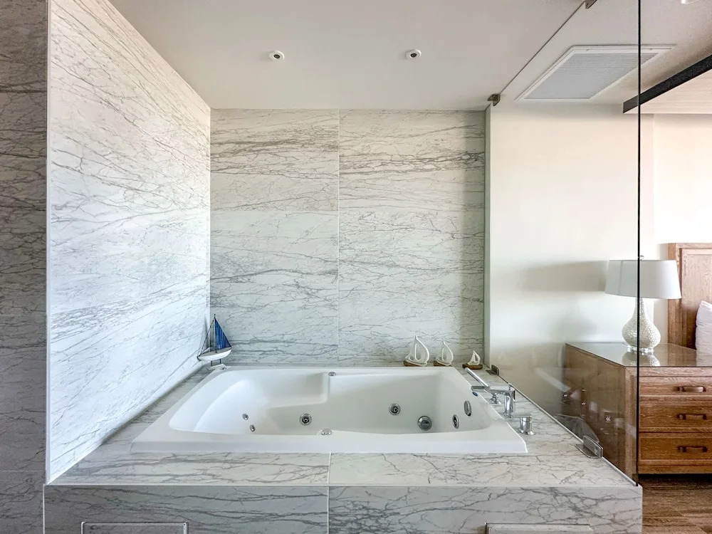 2BR Iconic Oceanfront Escape