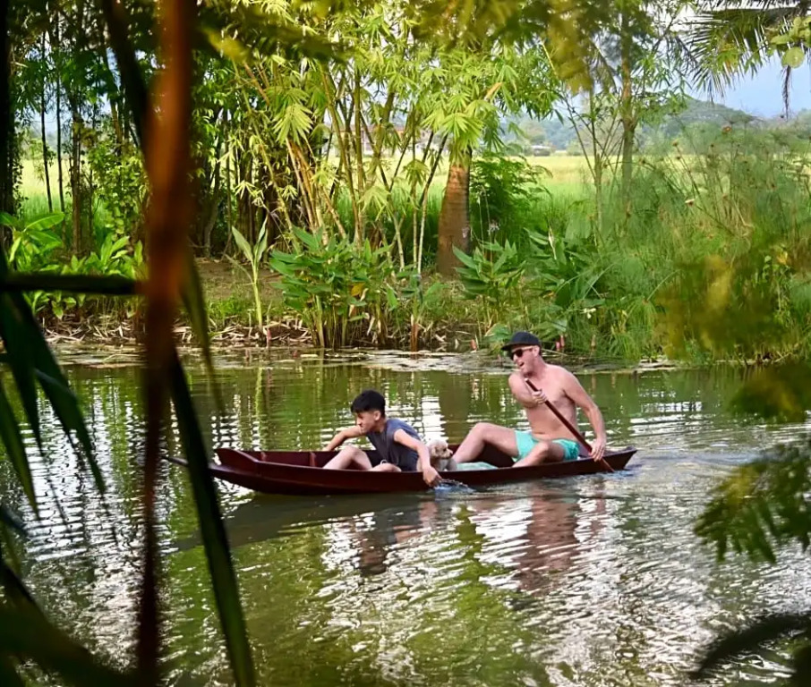 Baan Tung Boon Lom