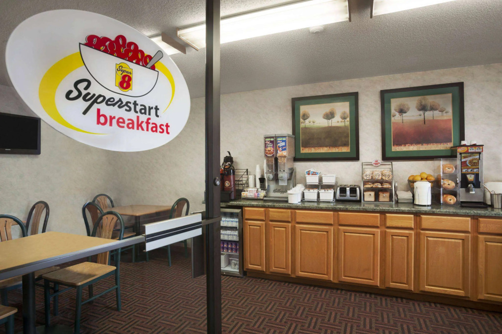 Super 8 by Wyndham Peoria