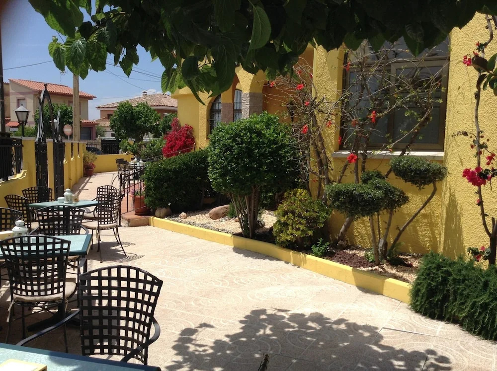 La Nova Tenalla - Adults Only