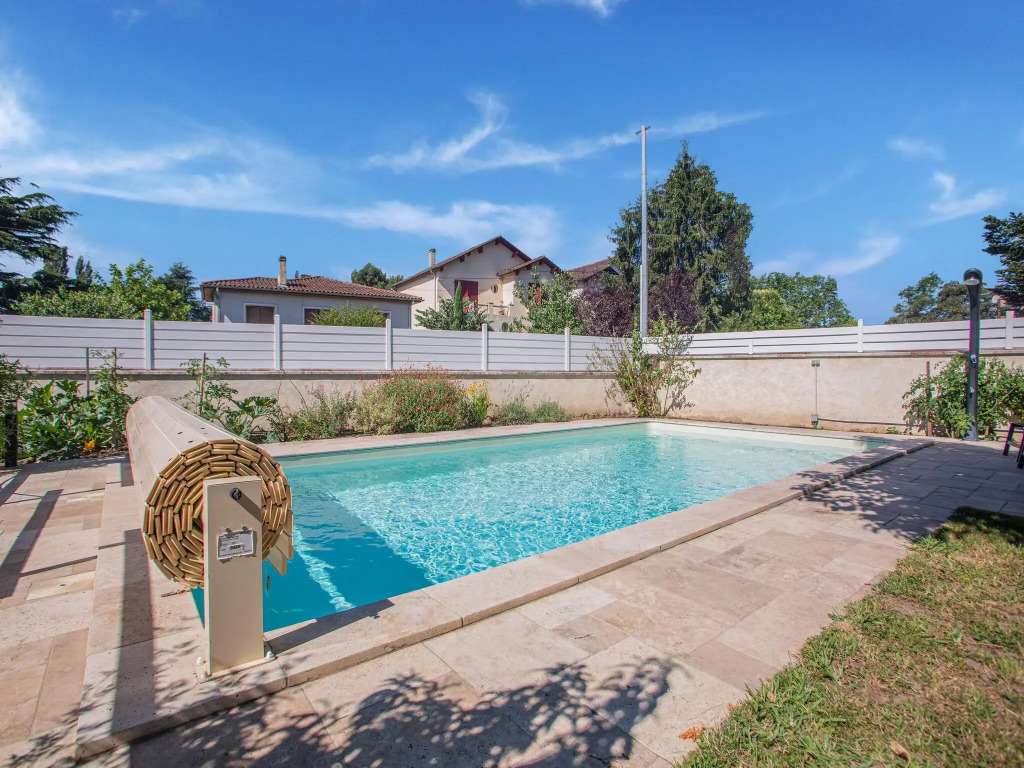 Cozy Bergerac Haven w Pool
