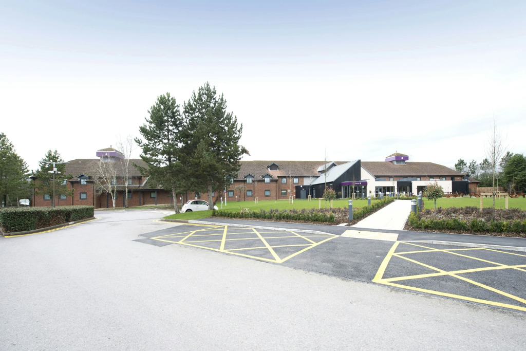 Premier Inn Newbury Town Centre South A339