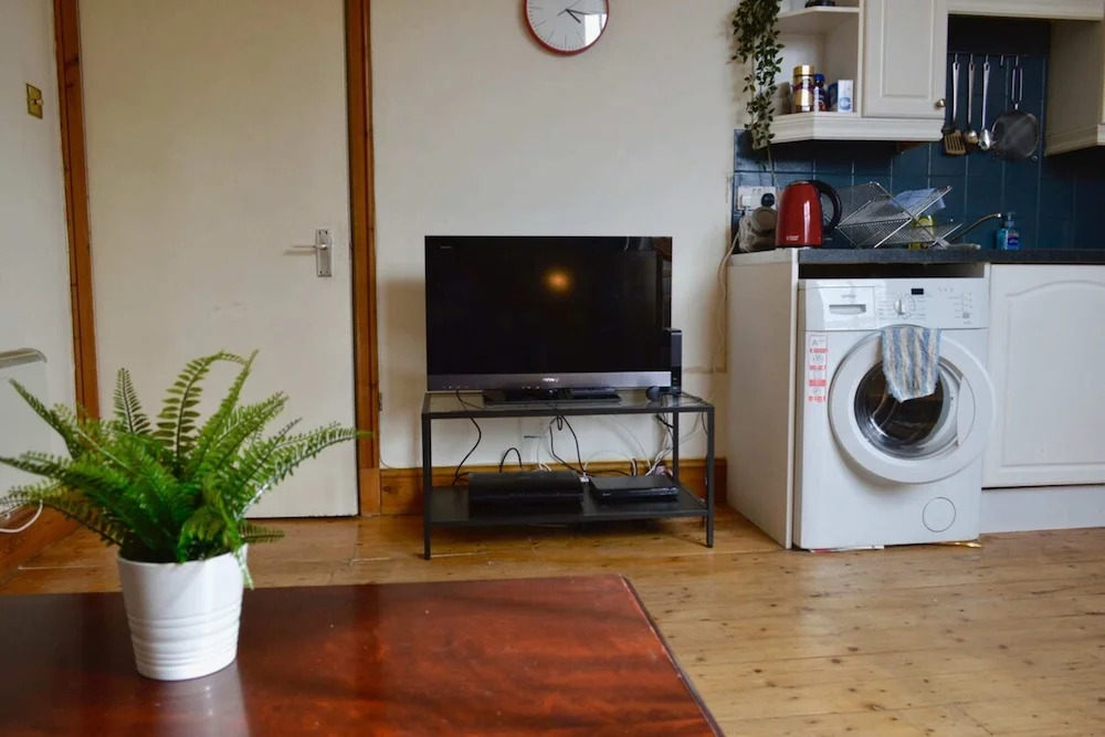 Sophisticated and Bright One Bed in Leith