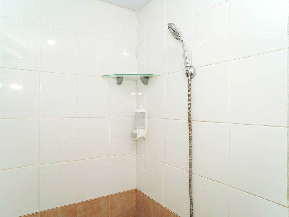 Homelike And Neat 2Br At Apartment Green Pramuka City