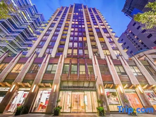 Yorkville Bloor Suites- 2 minutes walk to Transit