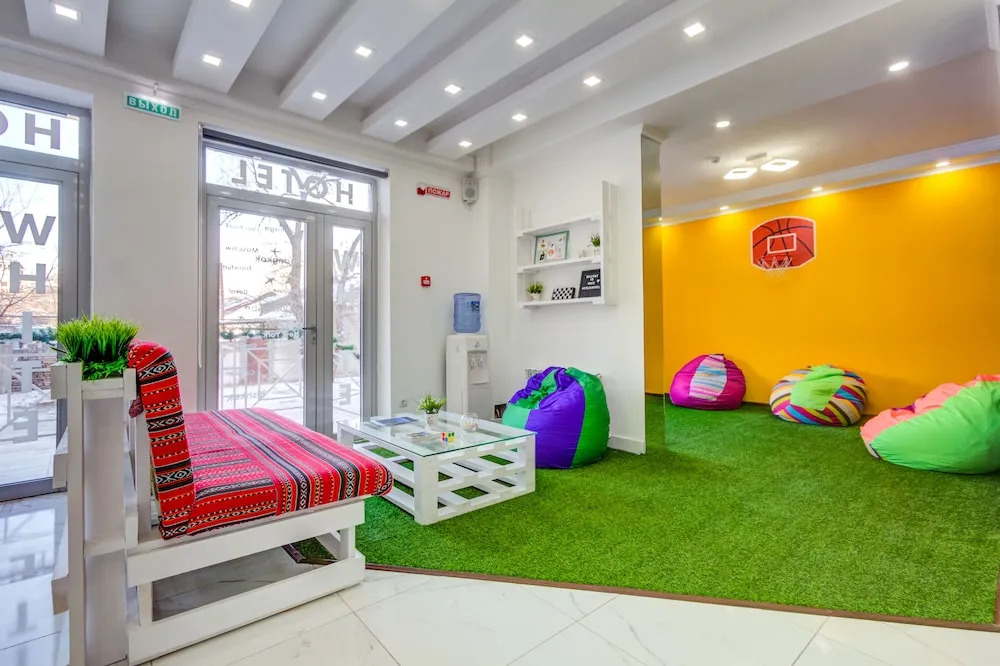 WHITE HOTEL & HOSTEL