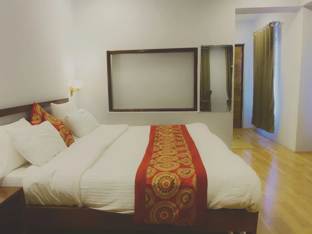 Hotel Apricot Inn