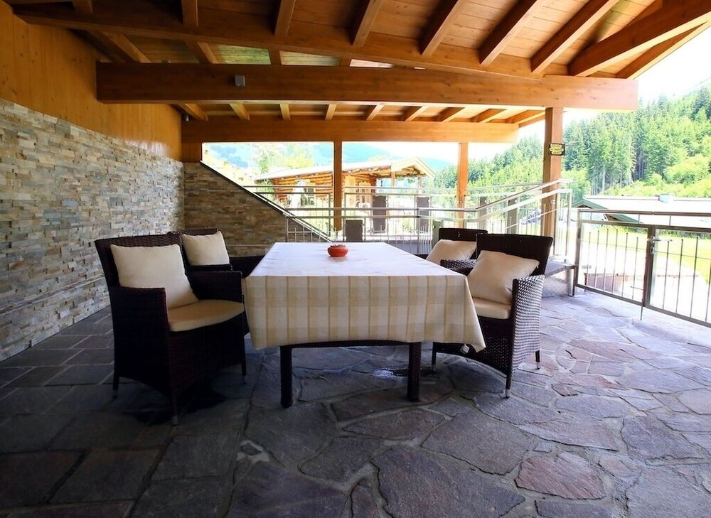 The Poolhouse Boutique Lodge