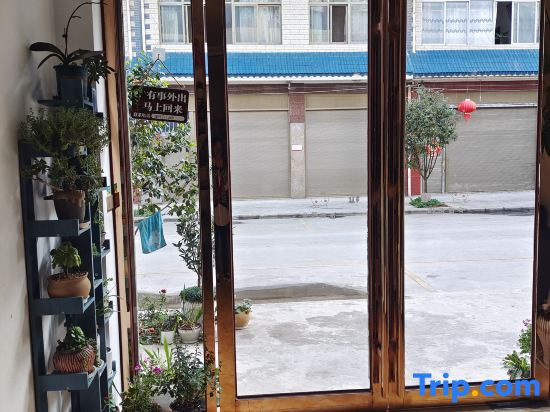 Qujing Neighbor Youshe Theme Hotel