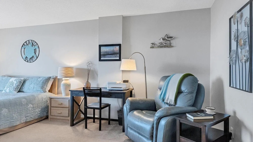 Anchorage Resort Siesta Key 6th Floor 2 Bedroom Condo Beach Access 0890