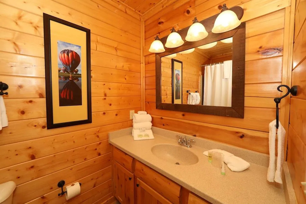 Up Up and Away 2 Br cabin by RedAwning