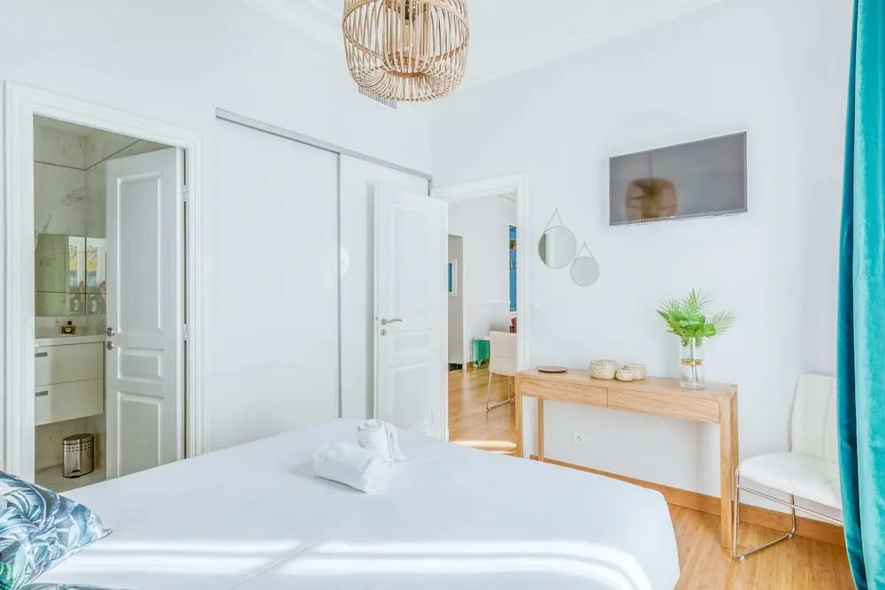 Luxury 2BR Apartment Near Le Vieux and Croisette