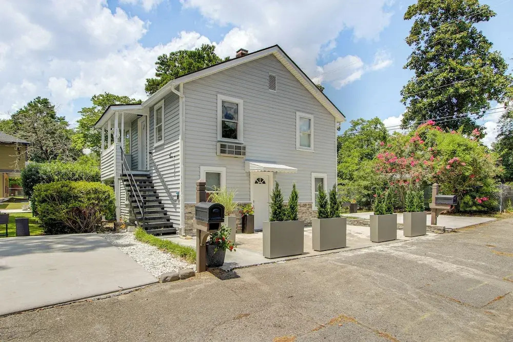 2 Mi to USC Campus: Peaceful Apartment w/ Yard