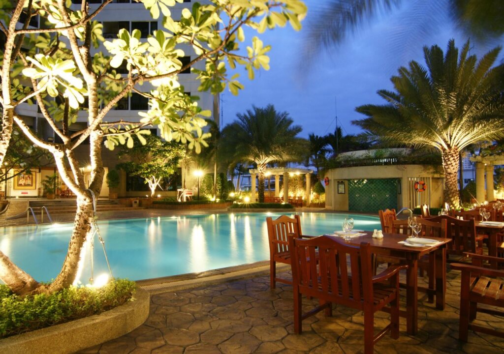 Grand Diamond Suites Hotel
