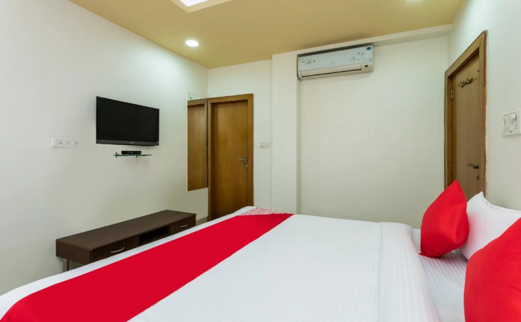 Silver Stay By OYO Rooms
