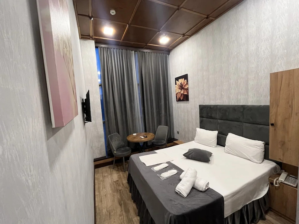 SECRET HOTEL