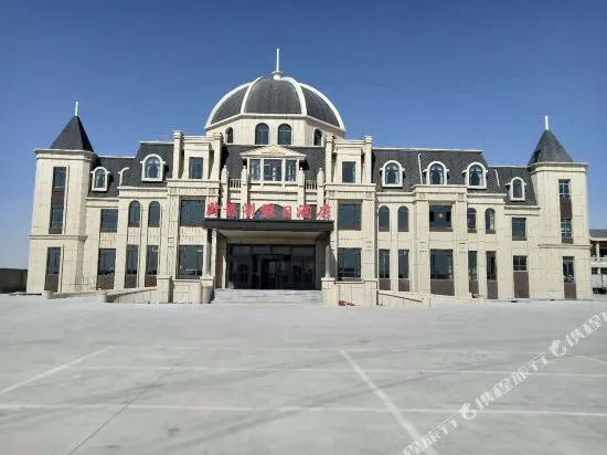 Wolong Lake Holiday Hotel
