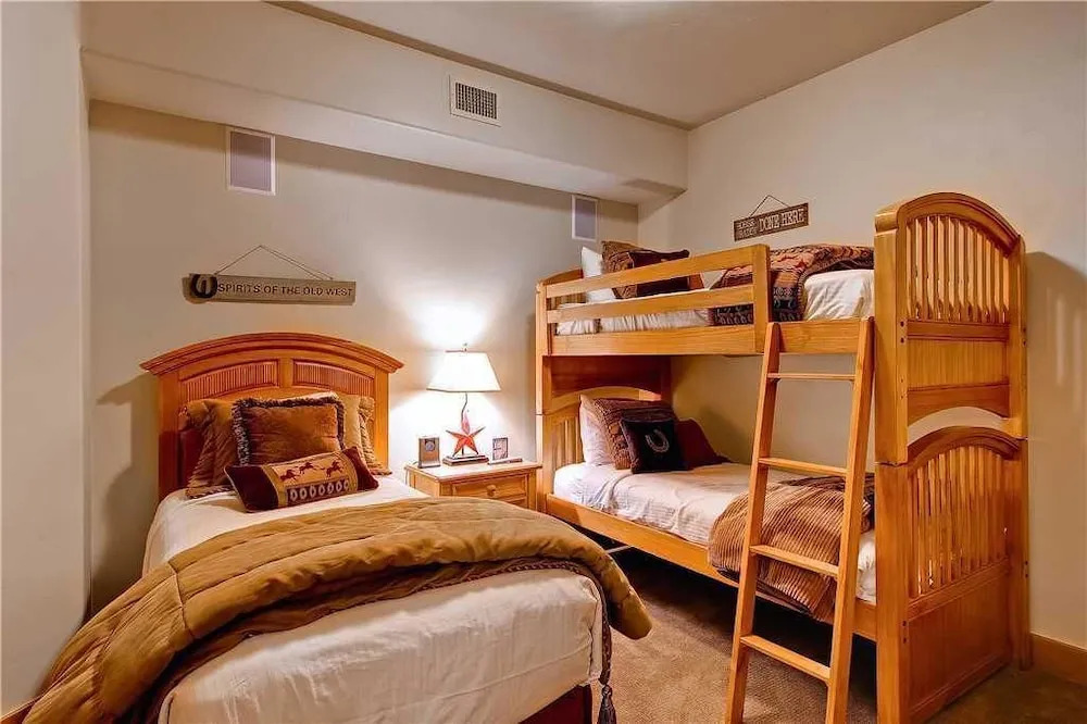 6209 Bear Lodge, Trappeur's Crossing Apartment 3