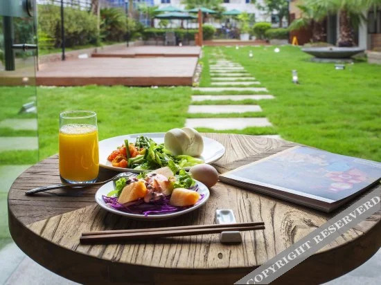 Jiangyou Palm Springs Garden Business Hotel (Monument & Taibai Park)