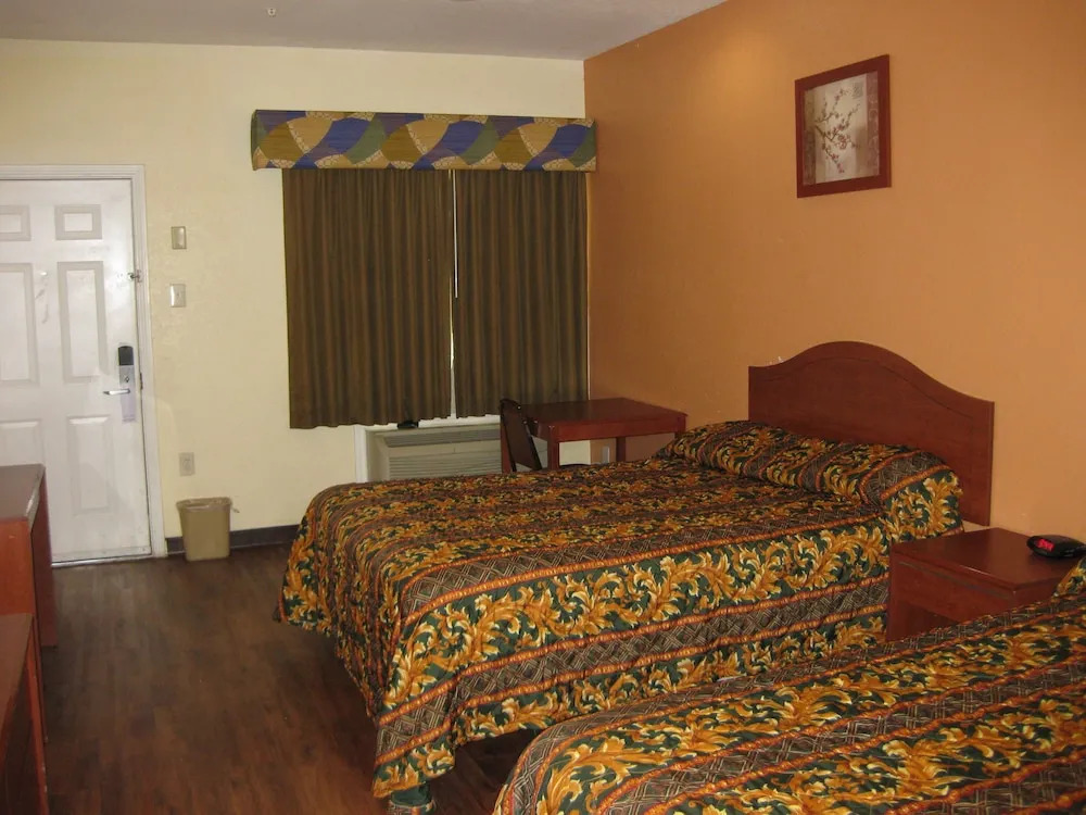 Scottish Inn and Suites